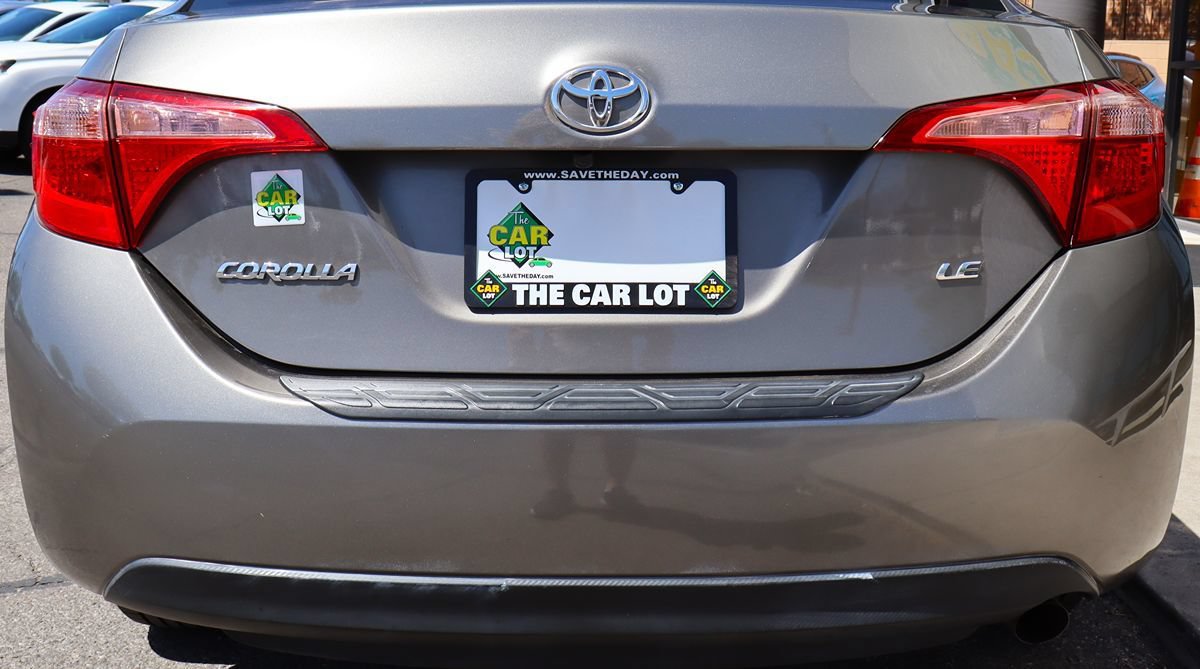 Used 2018 Toyota Corolla LE w/ Carpet Mat Package (TMS) FWD image 21