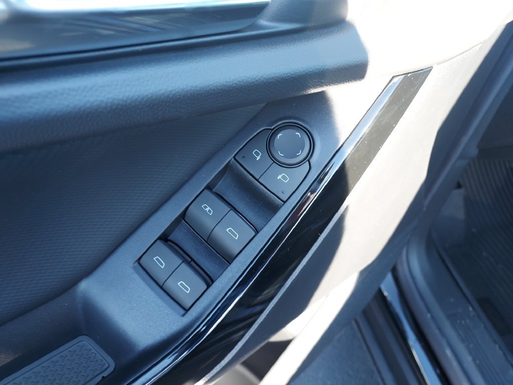 New 2027 Chevrolet Equinox LT w/ LPO, Floor Liner Package AWD/4WD image 11