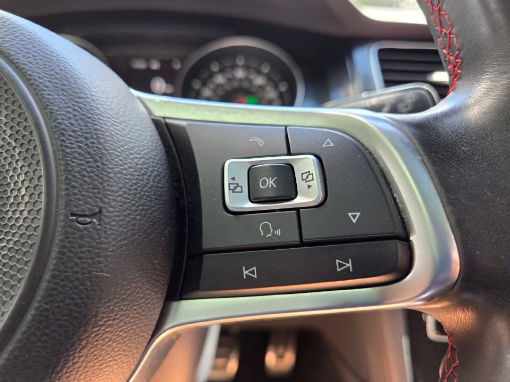 Used 2017 Volkswagen Golf 4-Door FWD image 14