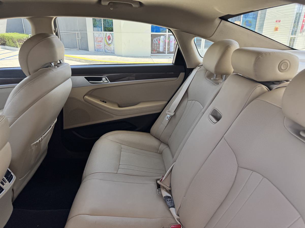 Used 2015 Hyundai Genesis 3.8 RWD image 26