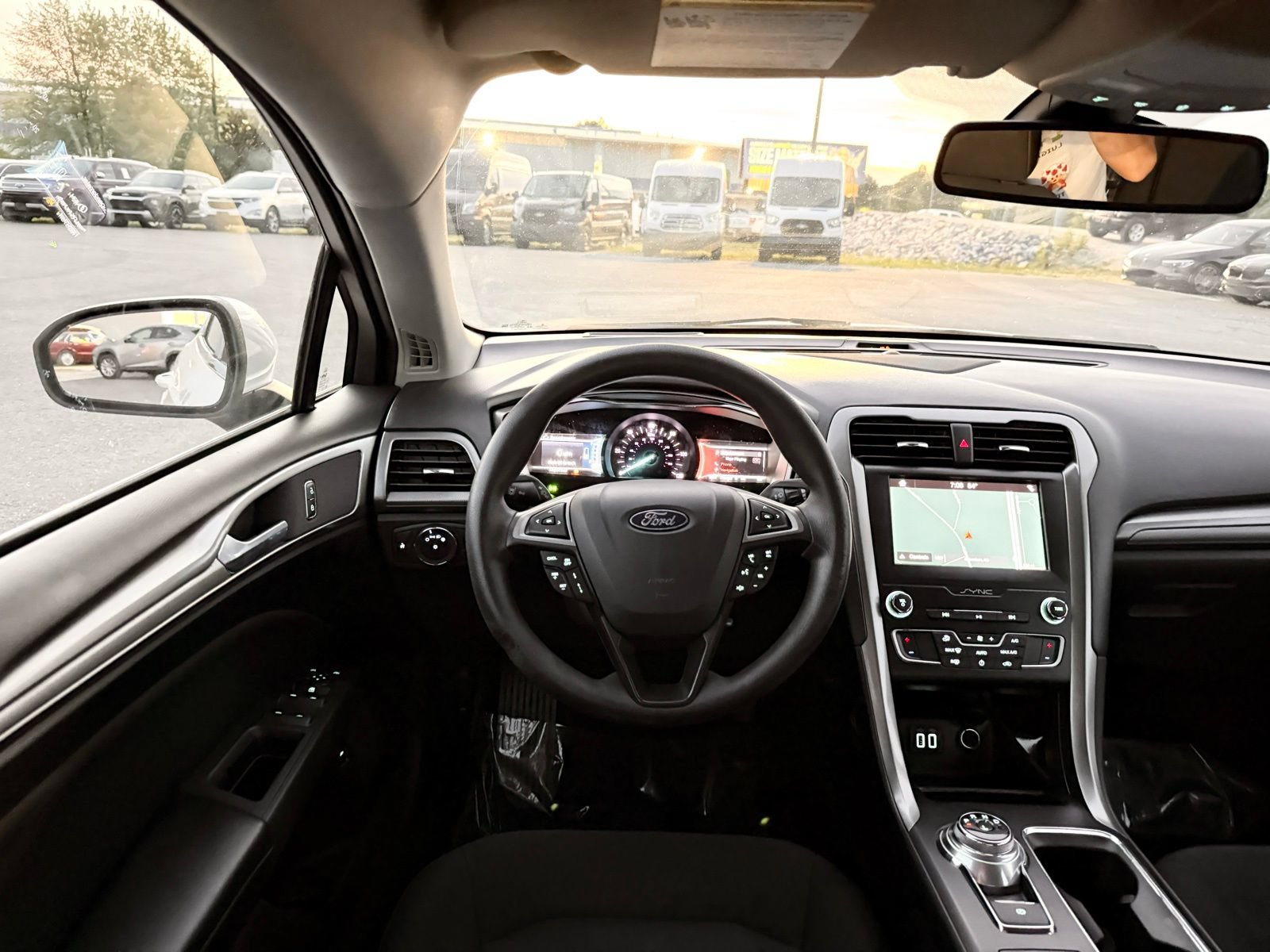 Used 2019 Ford Fusion SE FWD image 19