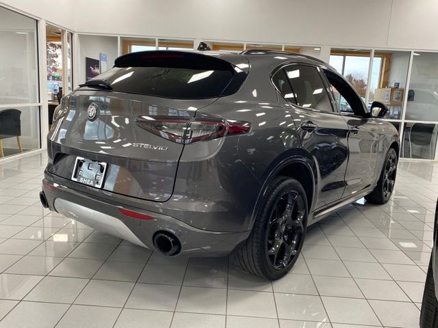 Used 2024 Alfa Romeo Stelvio Ti w/ Performance Driving Package image 5