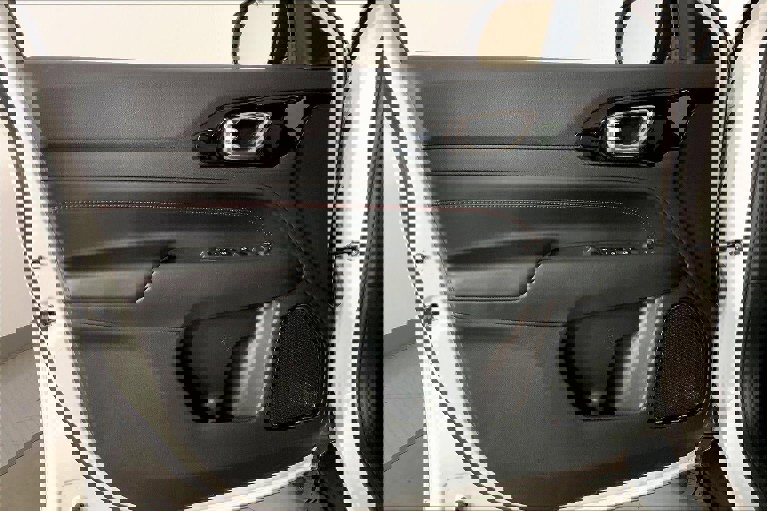 Used 2024 Jeep Compass Trailhawk image 24