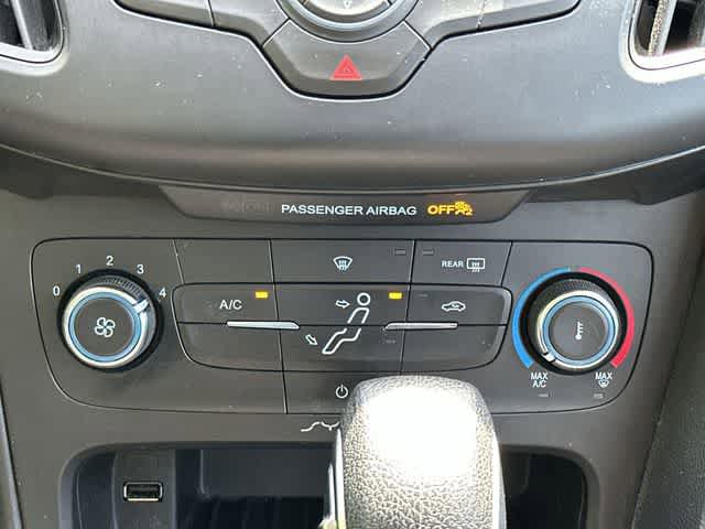 Used 2018 Ford Focus SE FWD image 12