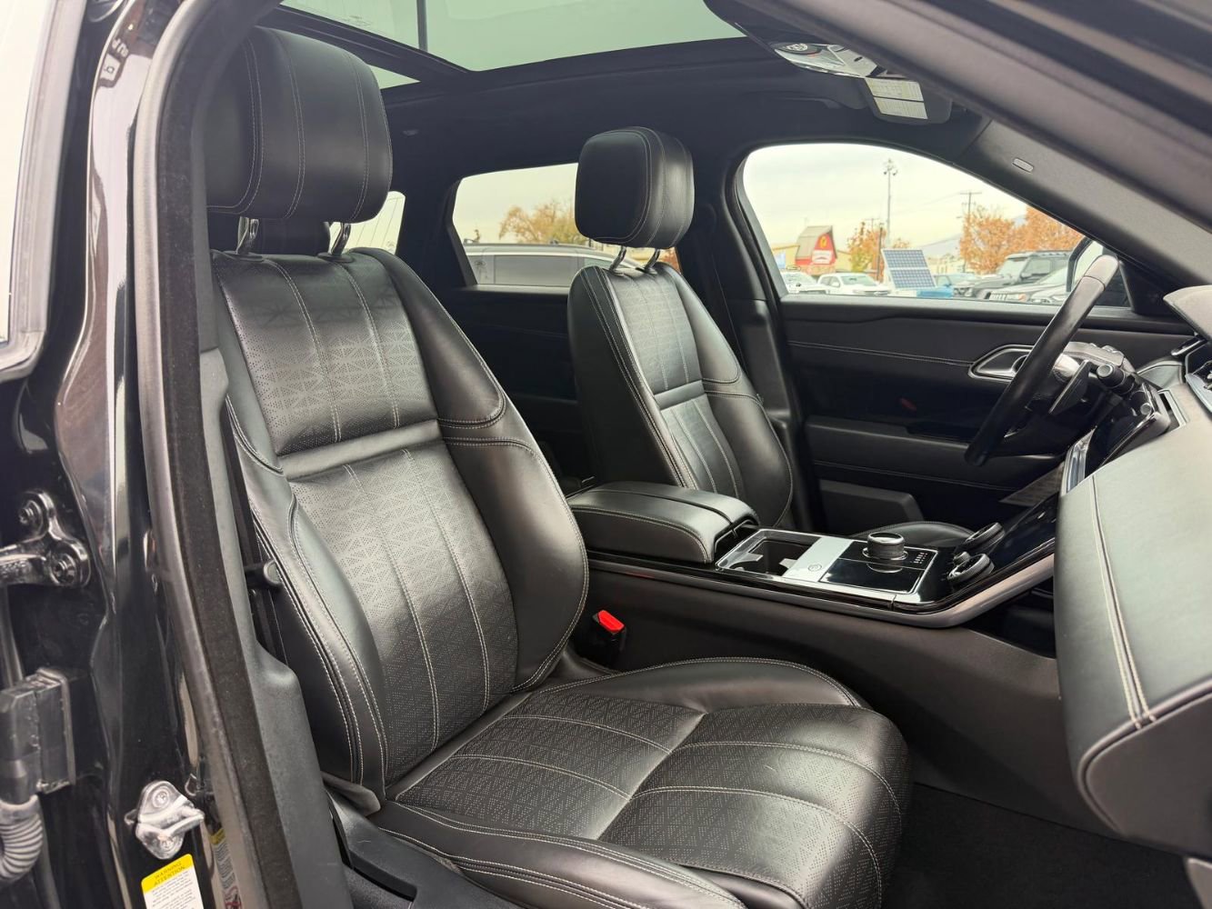 Used 2018 Land Rover Range Rover Velar R-Dynamic HSE image 27