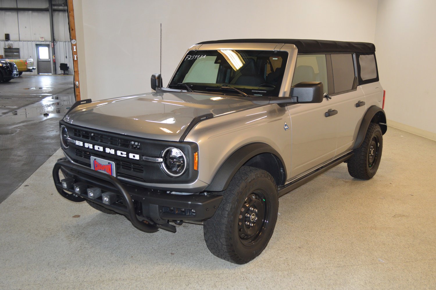 Used 2021 Ford Bronco Black Diamond image 7