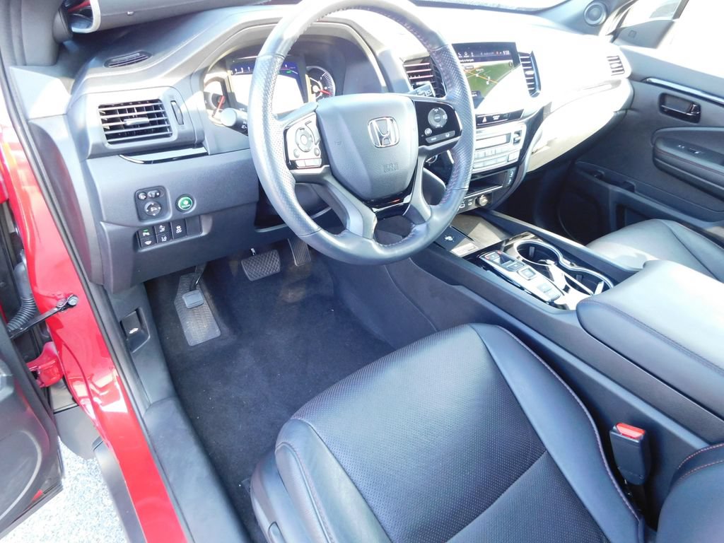 Used 2025 Honda Passport Black Edition image 15