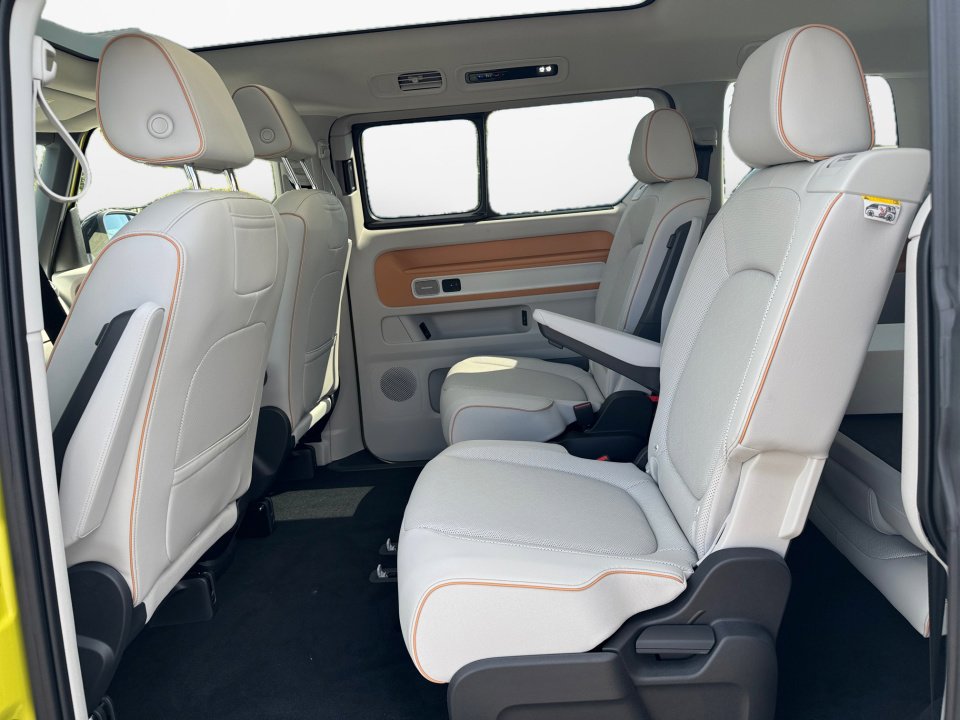 New 2025 Volkswagen ID. Buzz 1st Edition AWD/4WD image 13
