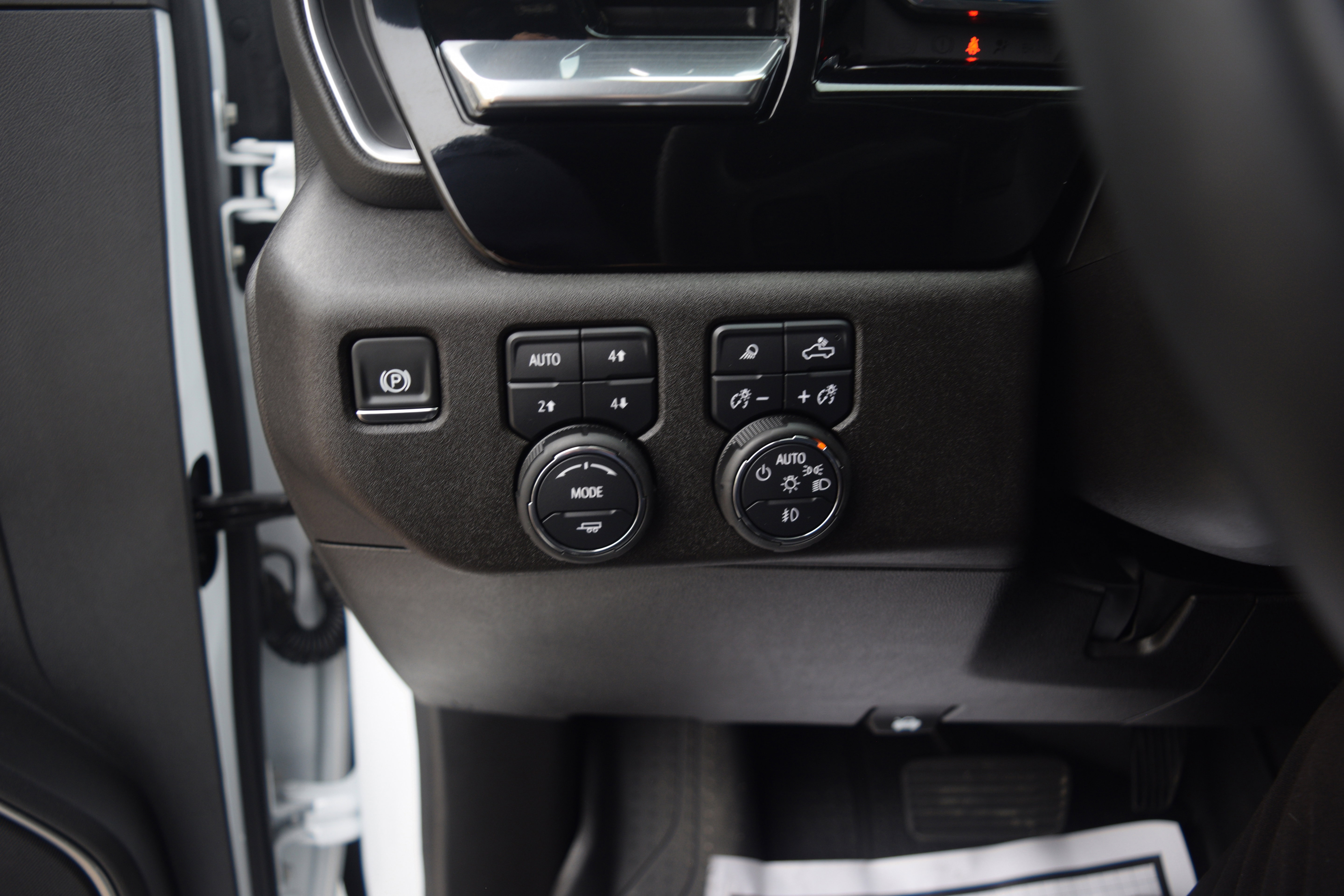 Used 2025 Chevrolet Silverado 3500 LTZ image 7