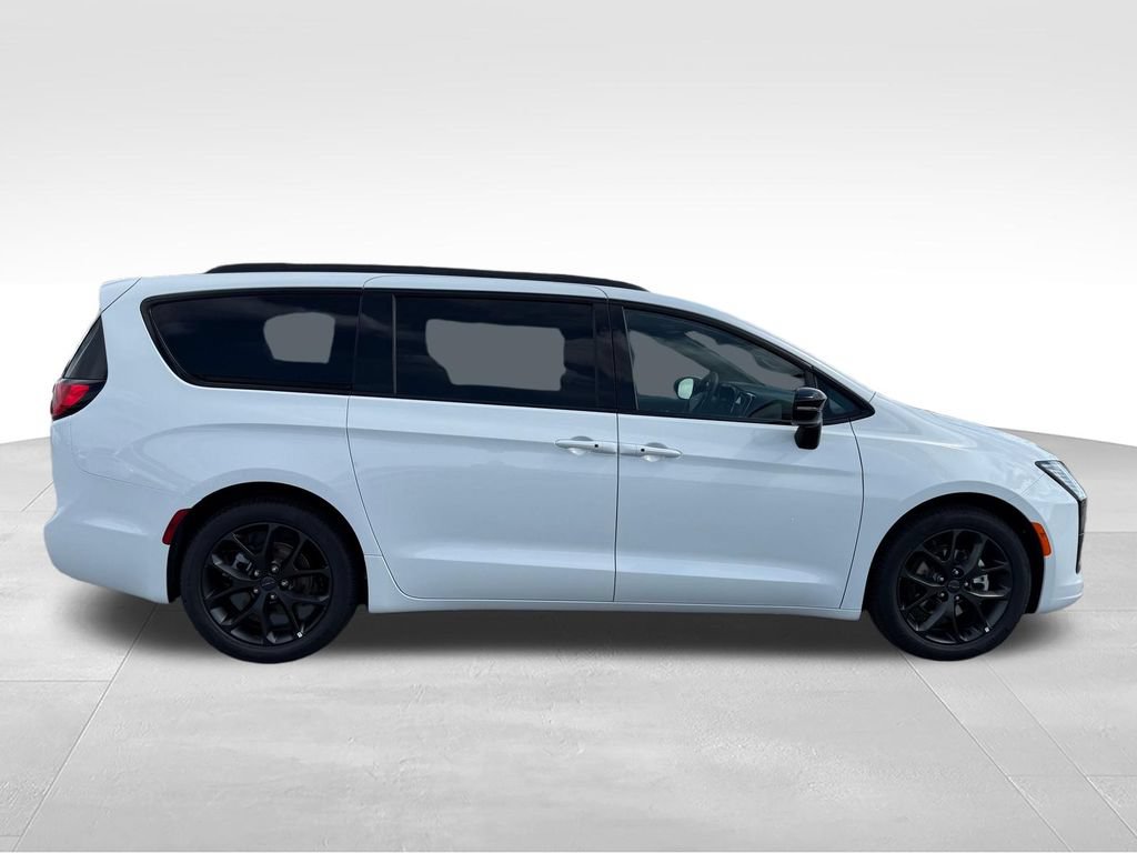 New 2027 Chrysler Pacifica Limited FWD image 28