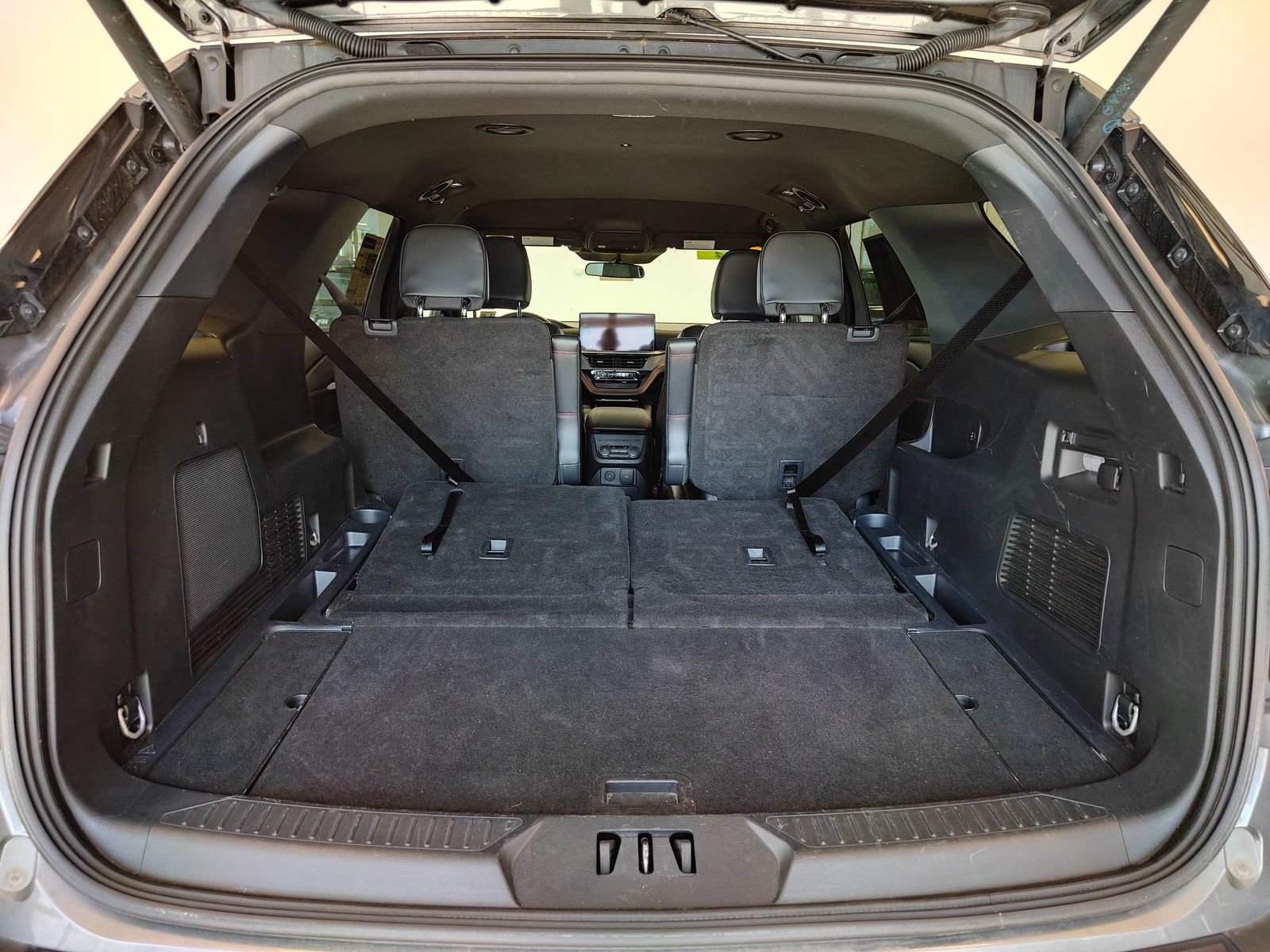 Used 2025 Ford Explorer ST-Line AWD/4WD image 15