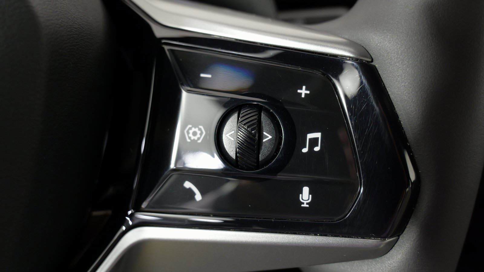 Used 2024 BMW 530i xDrive image 48