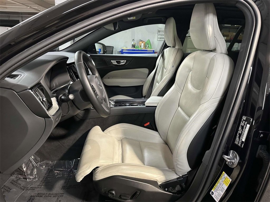 Used 2024 Volvo V60 B5 Cross Country Ultimate image 4