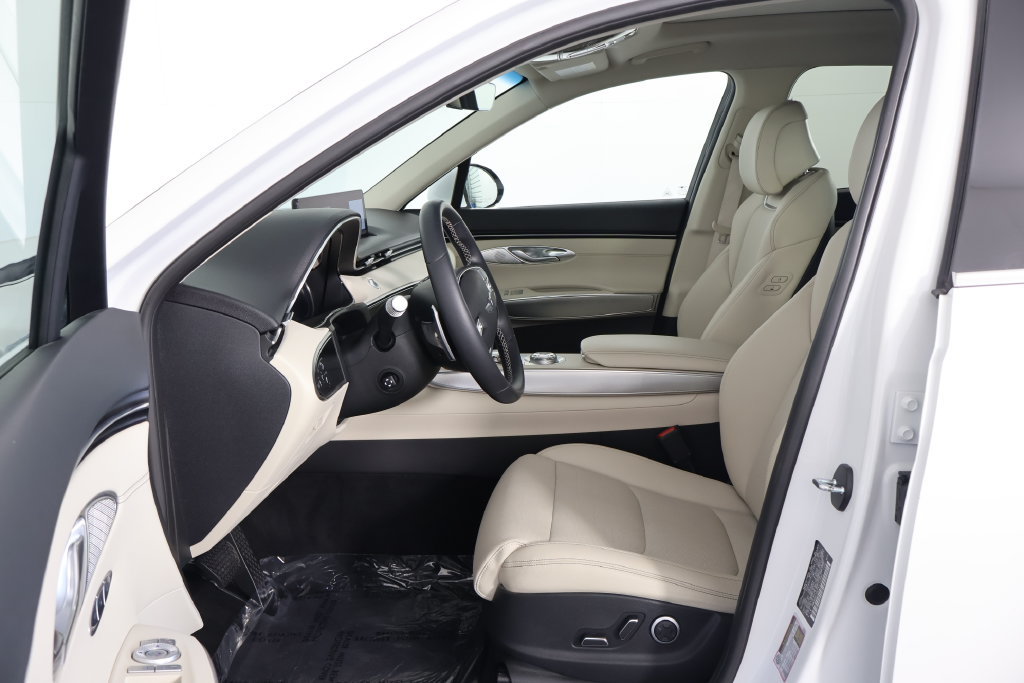 Used 2023 Genesis GV70 2.5T w/ Select Package AWD/4WD image 12