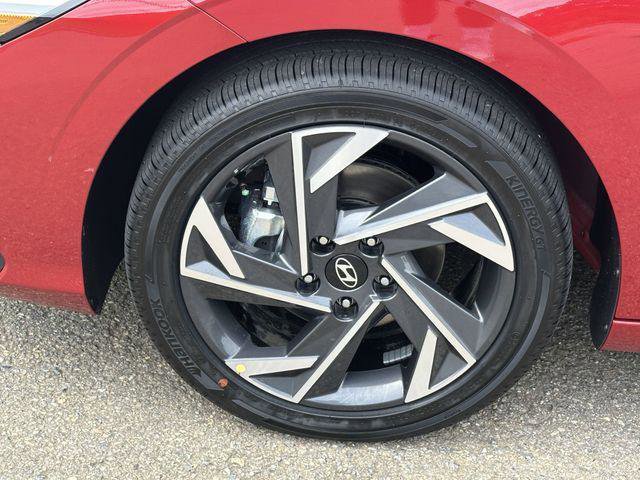 New 2025 Hyundai Elantra SEL image 11