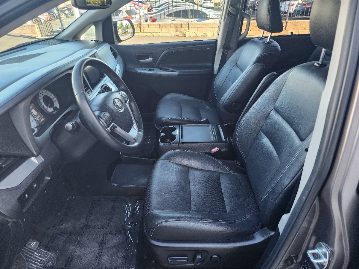 Used 2015 Toyota Sienna SE w/ SE Preferred Package FWD image 7