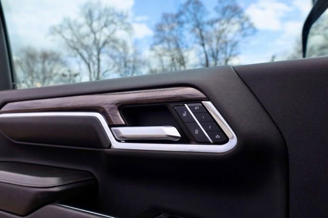 Used 2024 Chevrolet Silverado 2500 LTZ w/ LTZ Convenience Package image 23