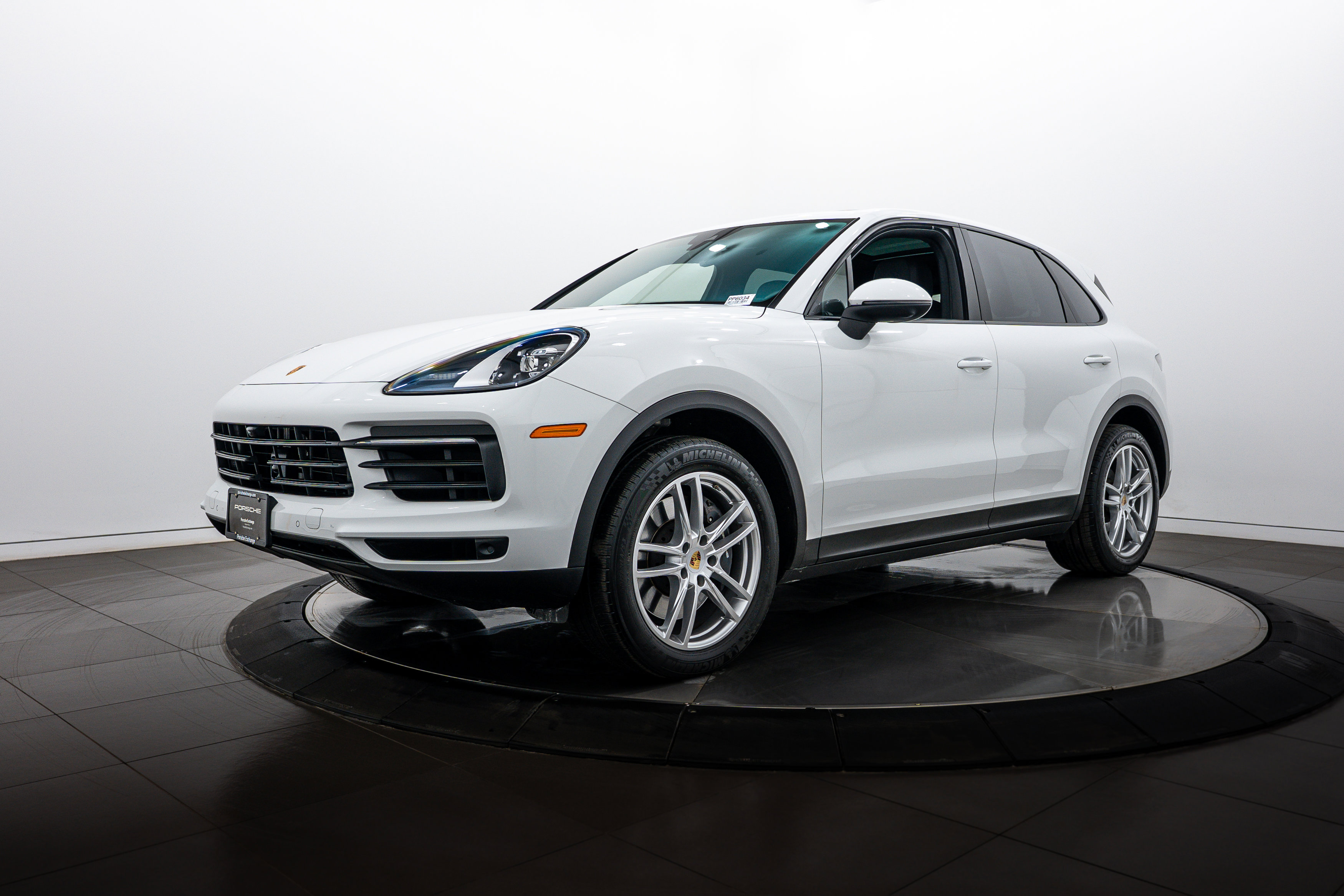 Certified 2023 Porsche Cayenne image 1