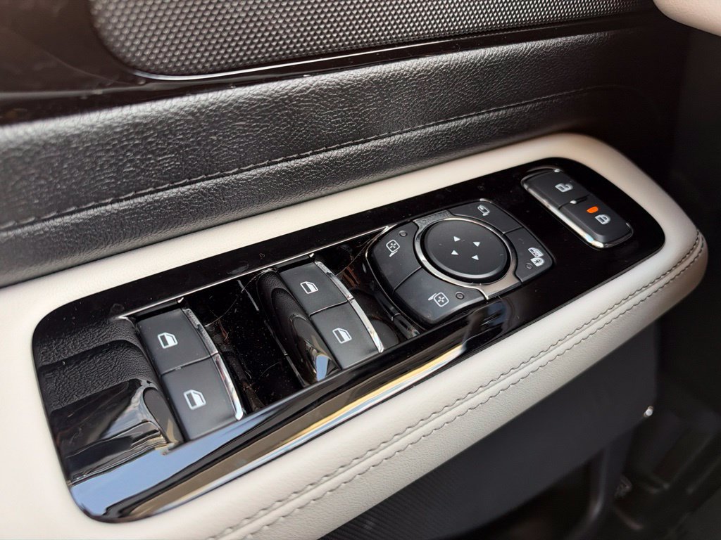 New 2027 Lincoln Aviator AWD image 17