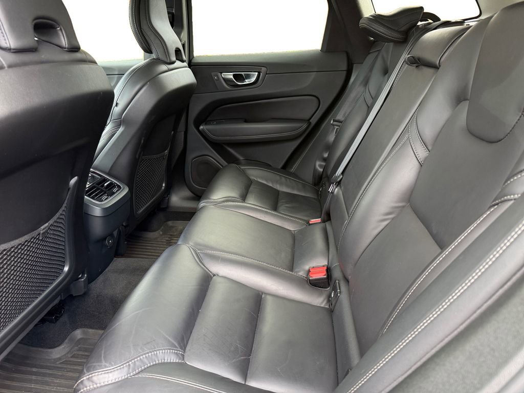 Used 2023 Volvo XC60 B6 Ultimate w/ Protection Package Premier image 14