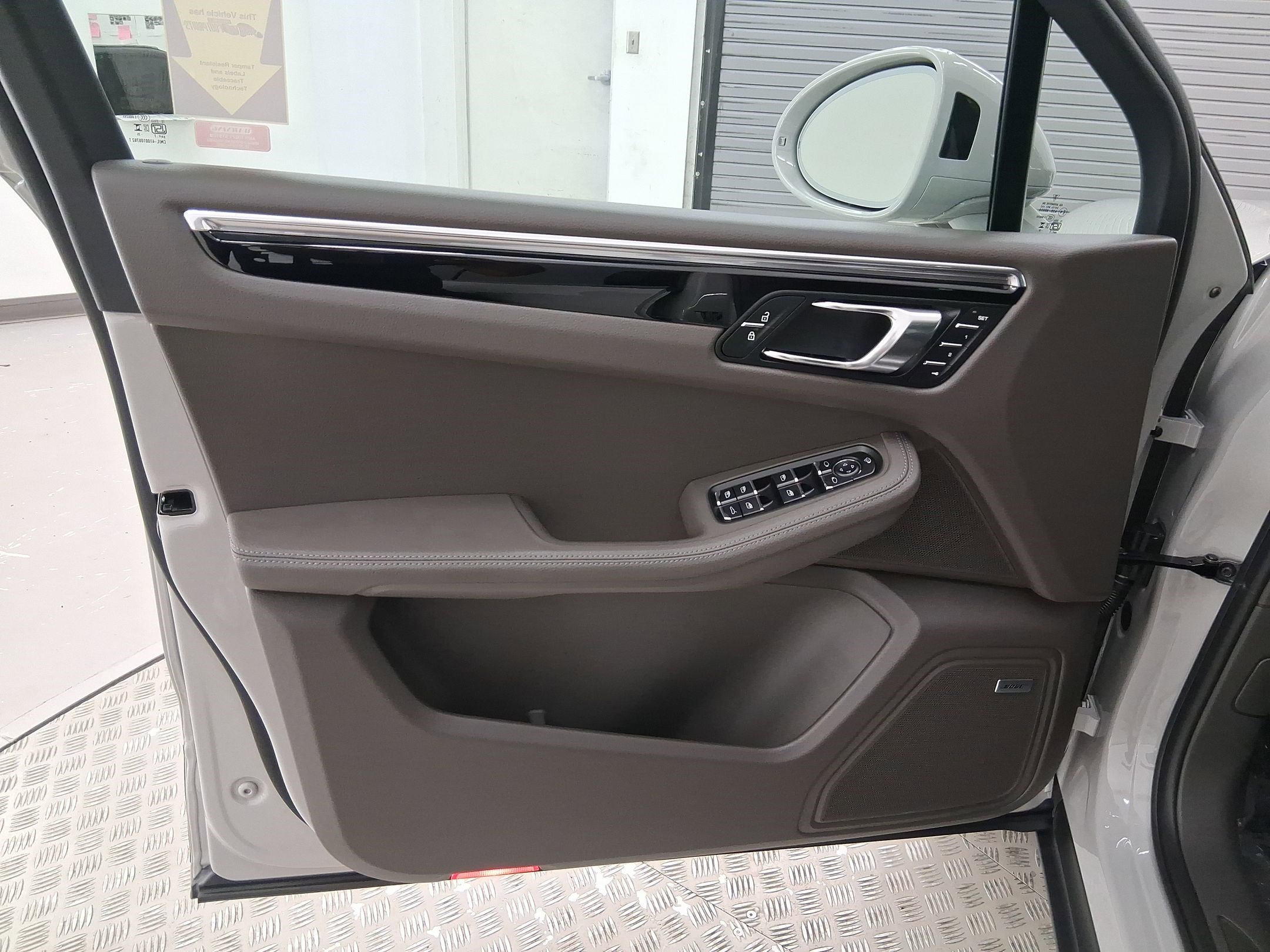 Used 2026 Porsche Macan image 21