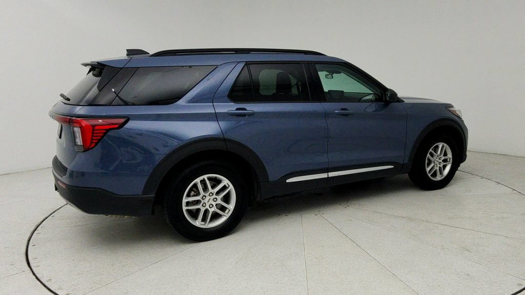 Used 2025 Ford Explorer Active w/ Active Comfort Package RWD image 8
