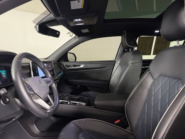 Used 2024 Volkswagen Atlas Cross Sport SEL Premium R-Line AWD/4WD image 19