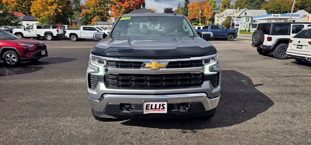 Used 2023 Chevrolet Silverado 1500 LT AWD/4WD image 2