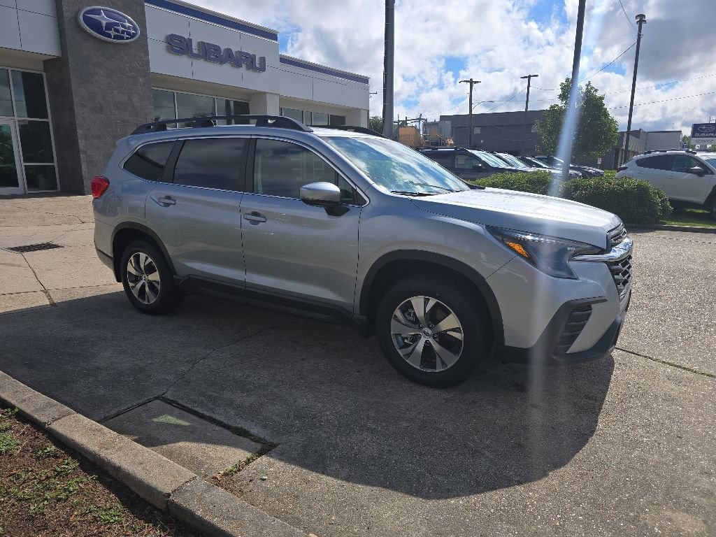 Used 2025 Subaru Ascent Premium AWD/4WD image 2