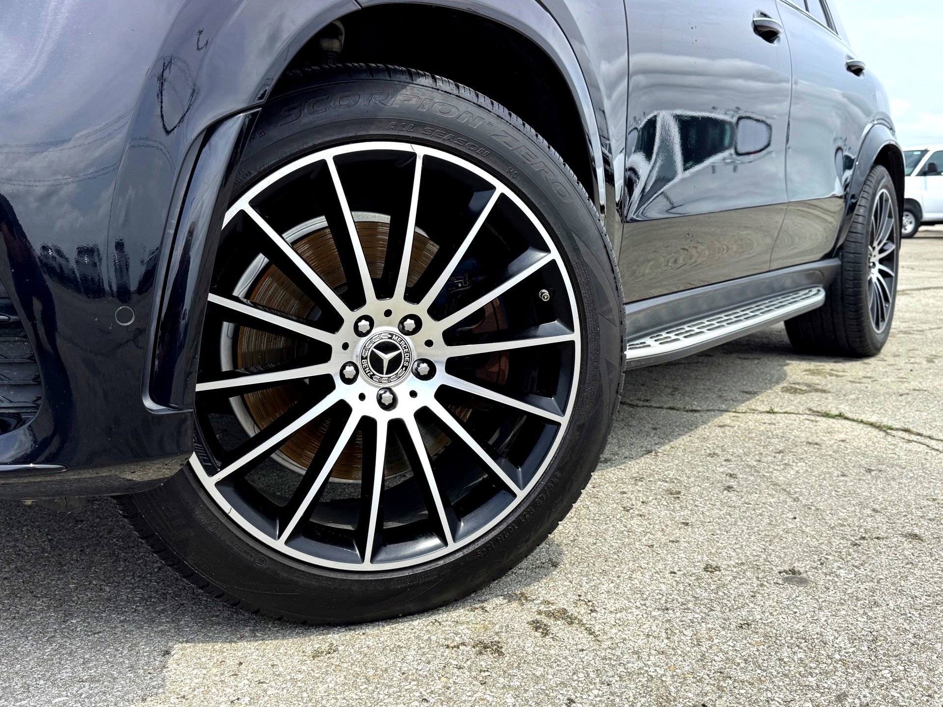 Used 2023 Mercedes-Benz GLE 450 4MATIC image 2