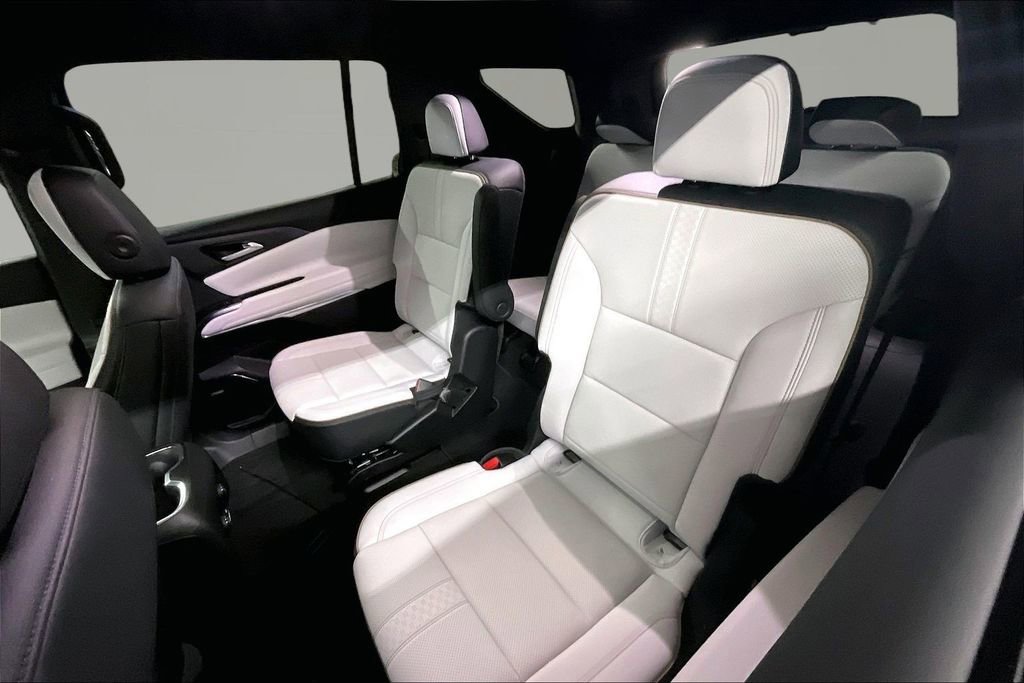 Used 2024 Chevrolet Traverse RS image 25