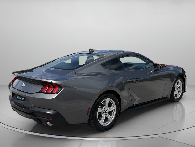 Used 2024 Ford Mustang Coupe RWD image 3