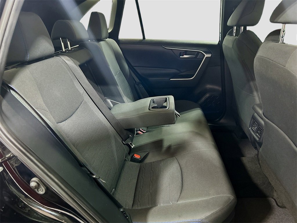 Used 2022 Toyota RAV4 SE image 23