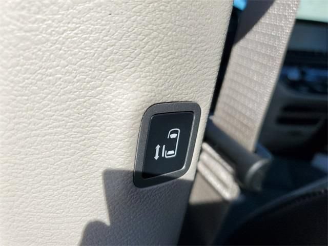 New 2023 Chrysler Pacifica Touring-L FWD image 15