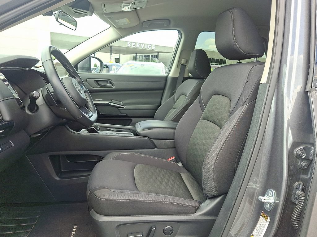 Used 2024 Nissan Pathfinder SV FWD image 13