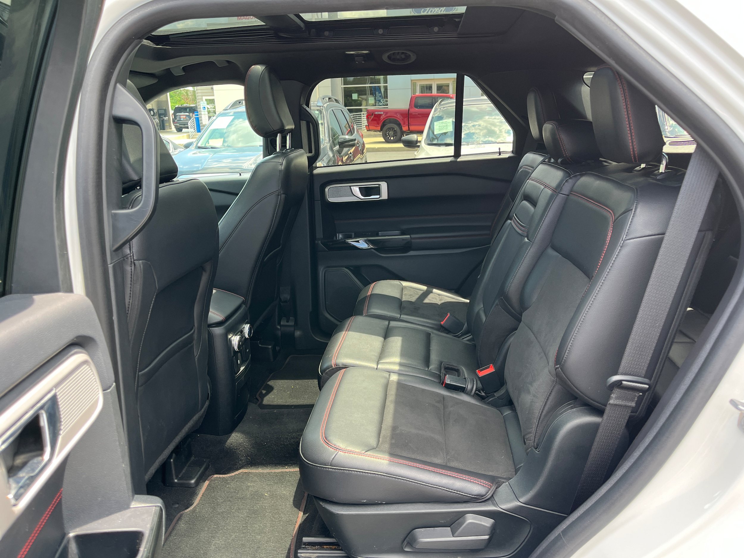 Certified 2022 Ford Explorer ST-Line w/ Class IV Trailer Tow Package AWD/4WD image 15