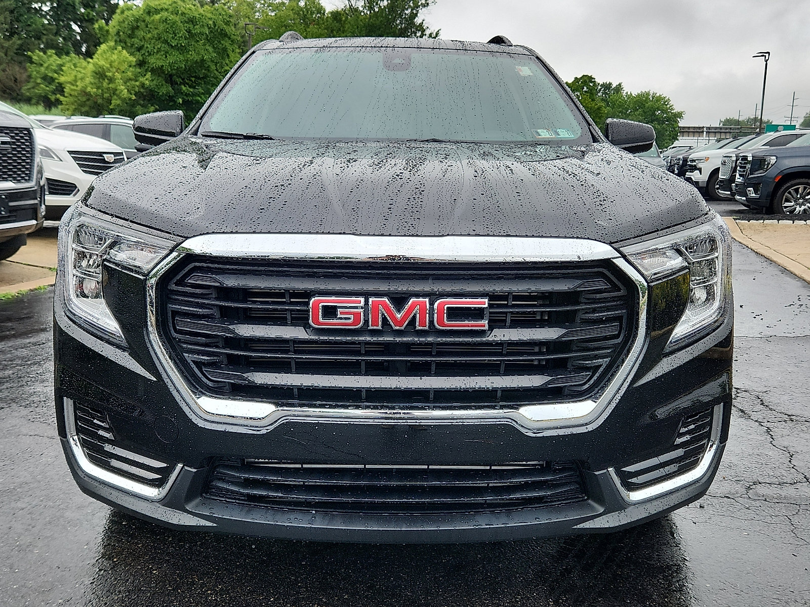 Used 2024 GMC Terrain SLE w/ Driver Convenience Package AWD/4WD image 2