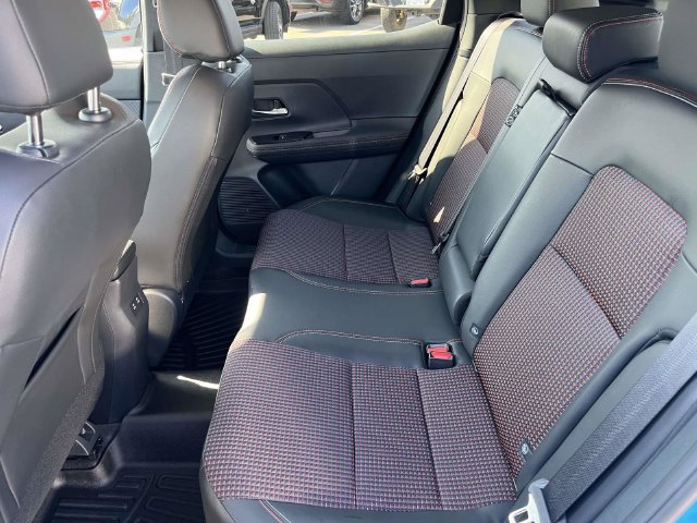 Used 2025 Nissan Kicks SR FWD image 13