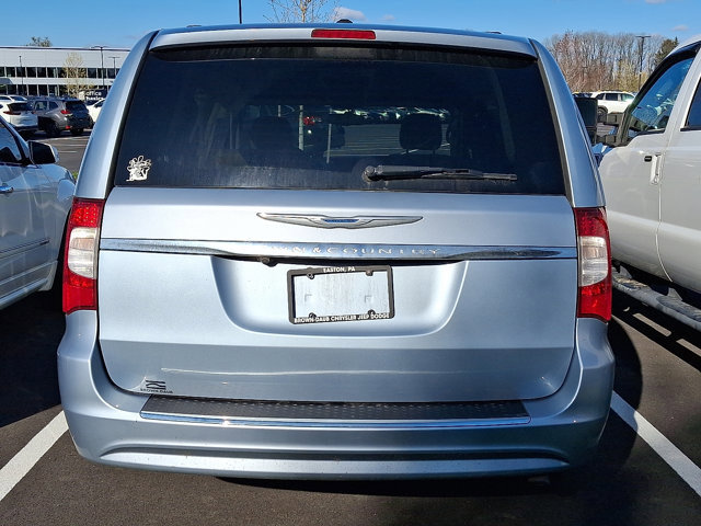 Used 2016 Chrysler Town & Country Touring w/ Driver Convenience Group image 5