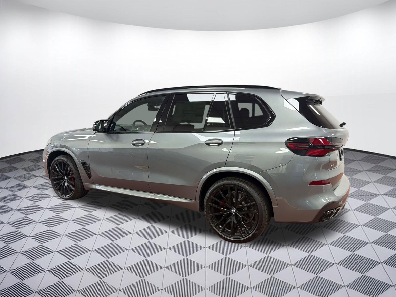 New 2026 BMW X5 M60i image 3