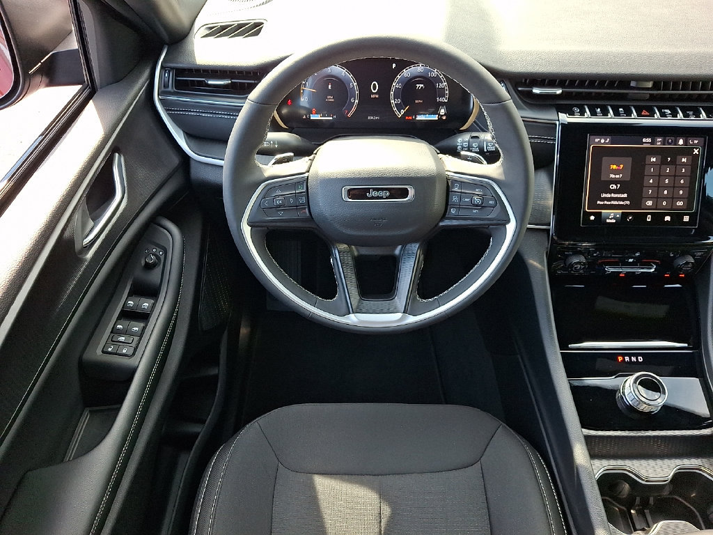 Certified 2025 Jeep Grand Cherokee Laredo w/ Luxury Tech Group I AWD/4WD image 15