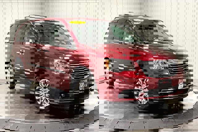 Used 2012 Chrysler Town & Country Limited w/ Luxury Group image 3