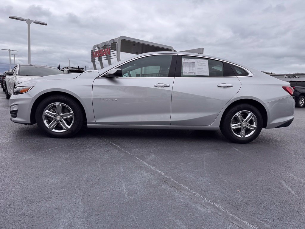 Used 2022 Chevrolet Malibu LT FWD image 2