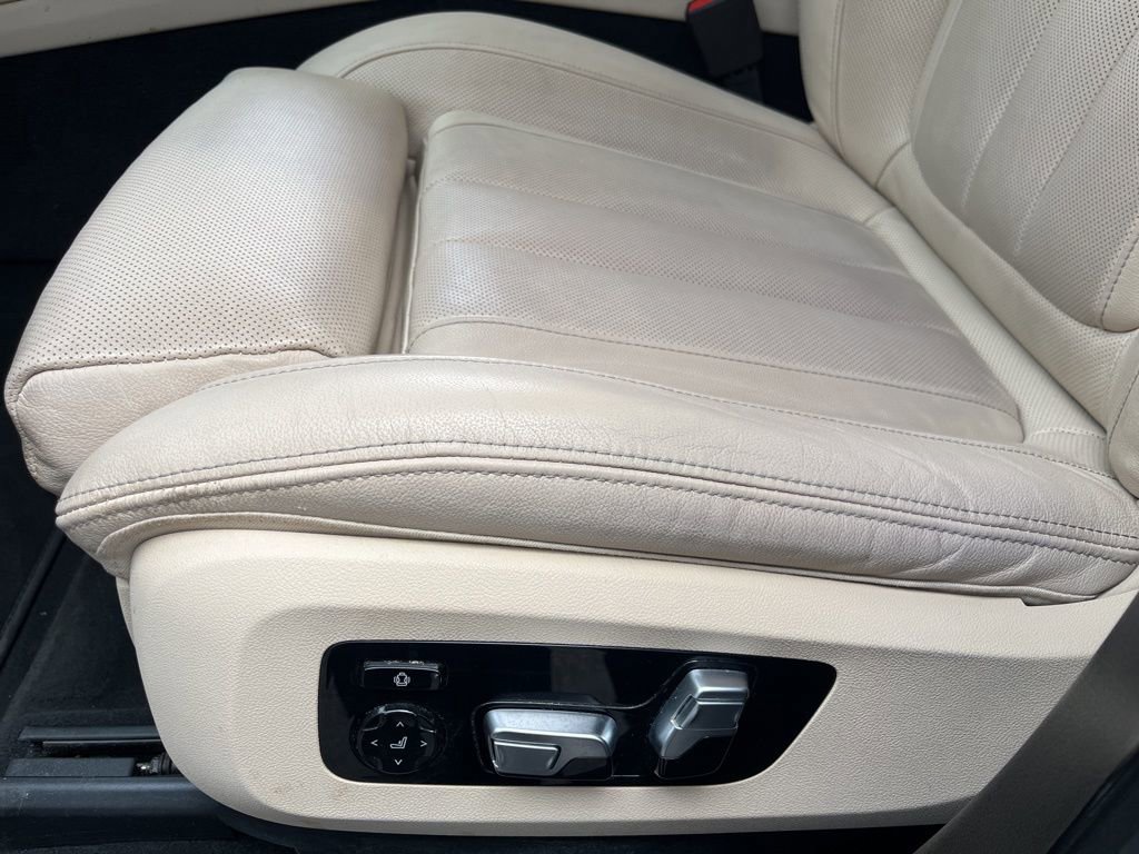 Used 2021 BMW X7 M50i w/ Executive Package image 26
