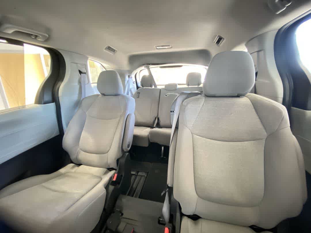 Certified 2024 Toyota Sienna LE FWD image 23