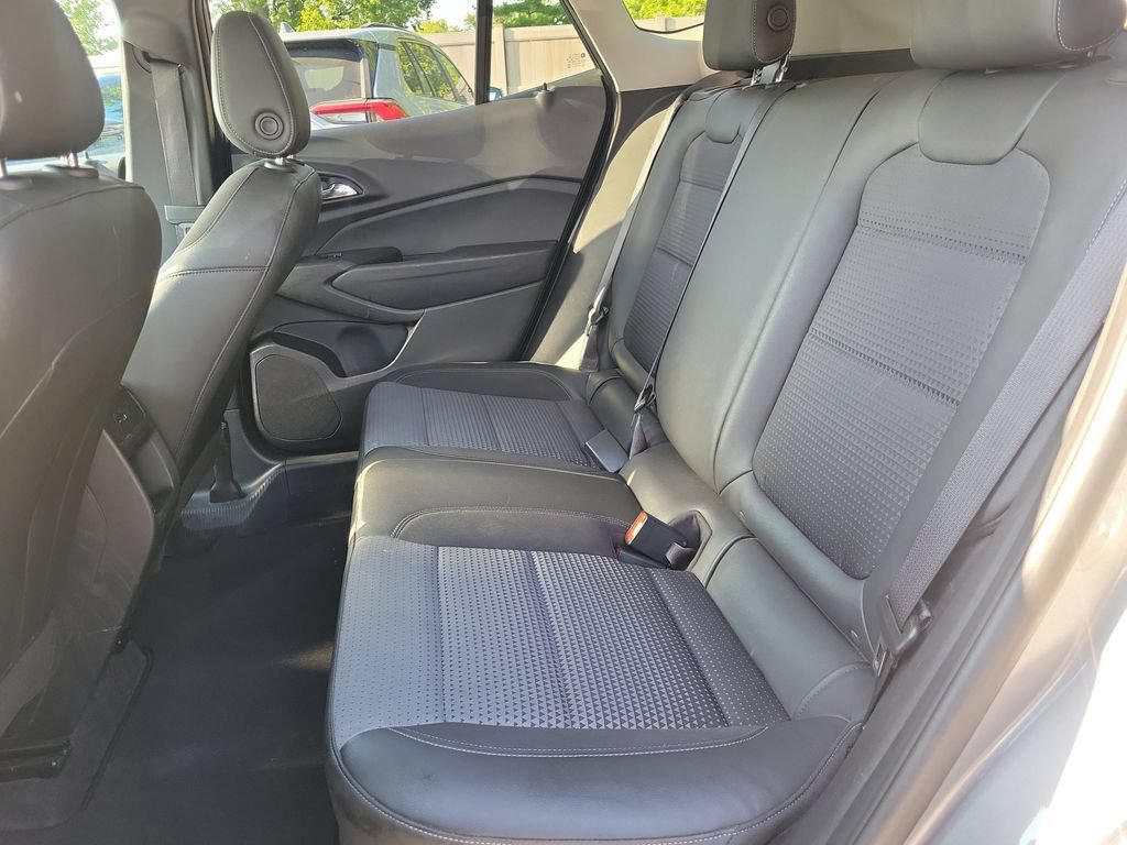 Used 2025 Chevrolet Trax LT FWD image 16