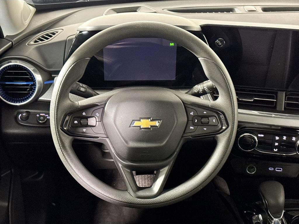 Used 2025 Chevrolet Trax LT image 13