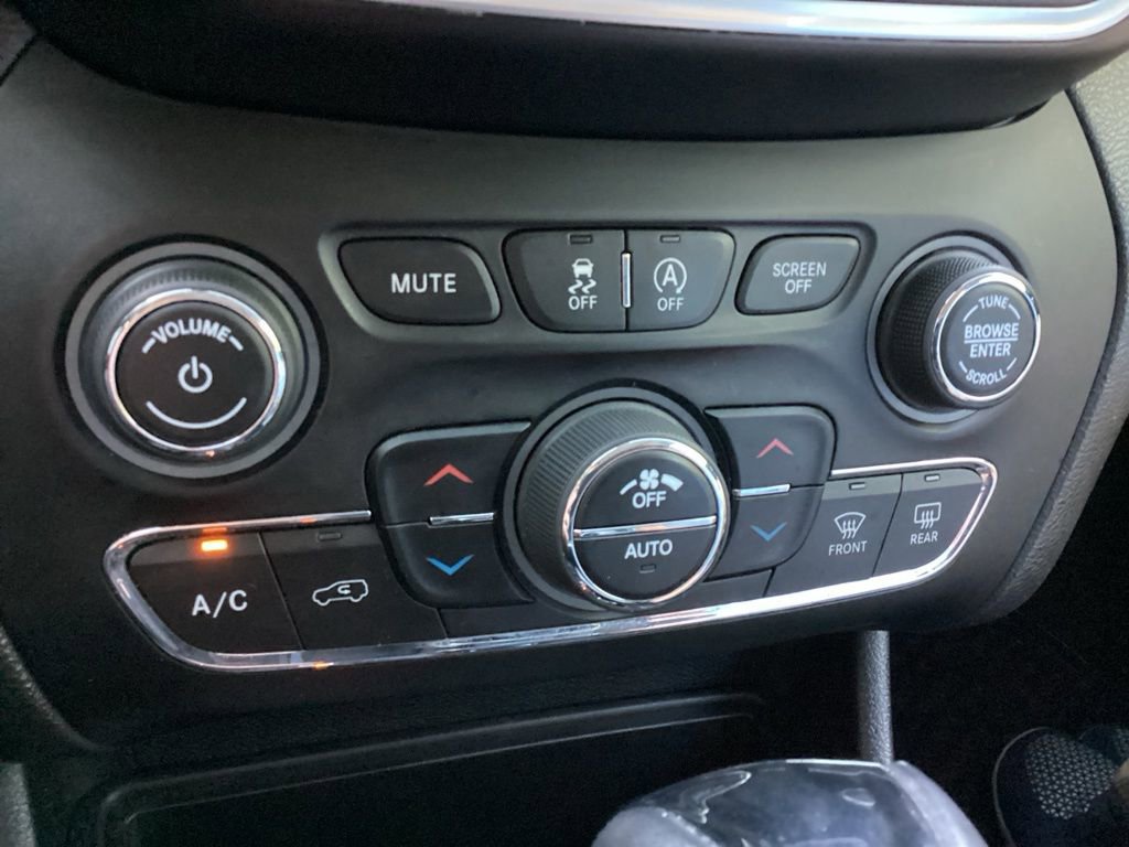 Used 2019 Jeep Cherokee Latitude Plus image 52
