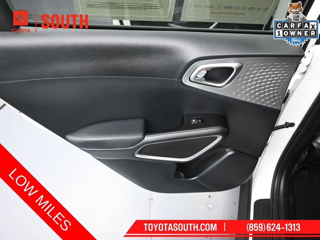 Used 2025 Kia Soul LX w/ LX Technology Package FWD image 21