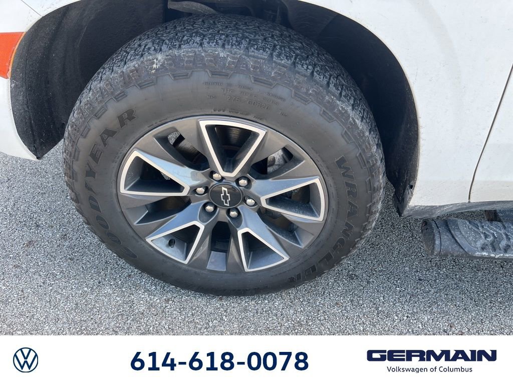 Used 2023 Chevrolet Suburban Z71 w/ Luxury Package image 21